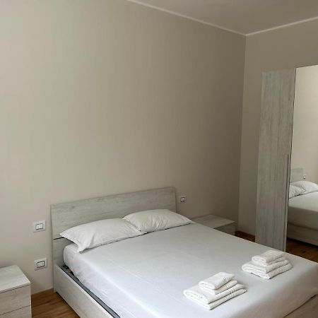 Moscova Luxury Bruno Apartment Milaan Buitenkant foto